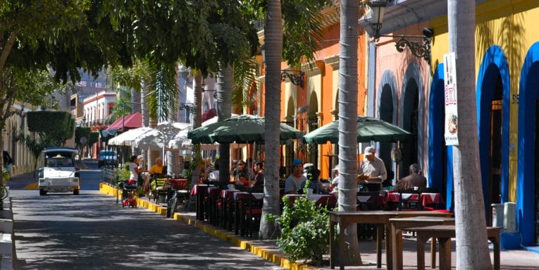 El Cid Vacations Club Explora el Artwalk de Mazatlán