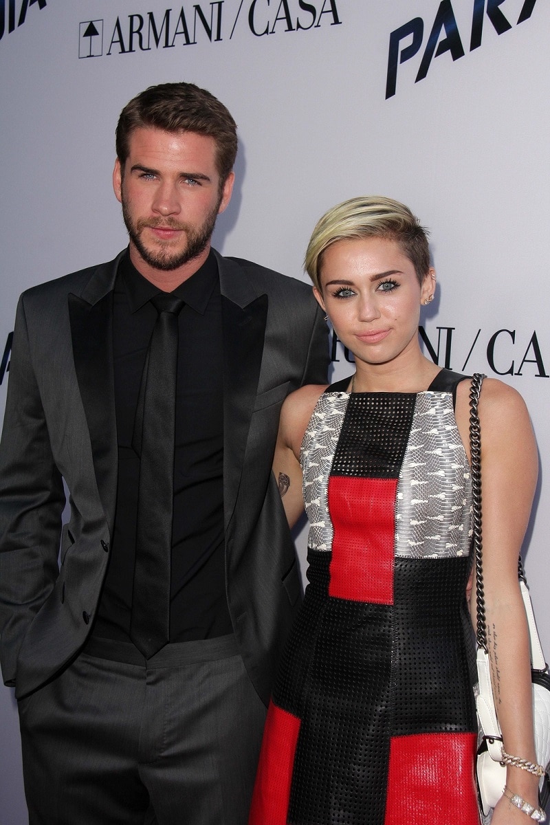 Miley Cyrus engaña a su novio