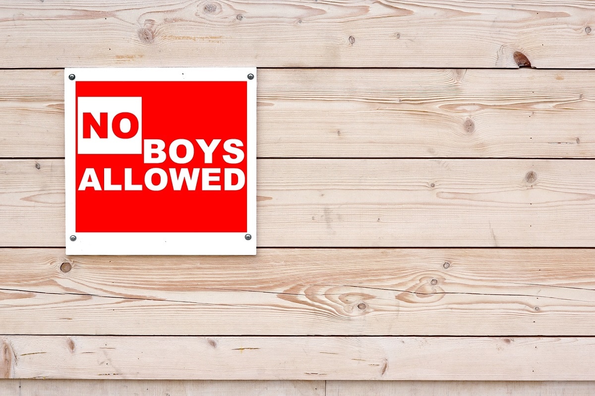 It s not allowed. No girls allowed. New sign белый. No boys allowed картинка сервера. Not allowed TV girl обложка.