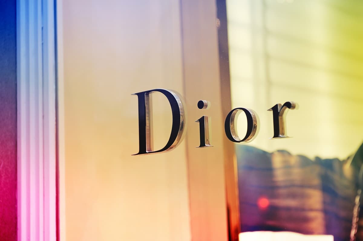Video de cómo se fabrica una bolsa Dior