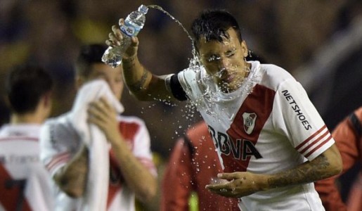 jugadores de River Plate son atacados con gas pimienta