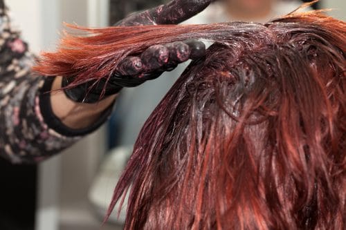 No cometas estos errores al teñir tu cabello en casa