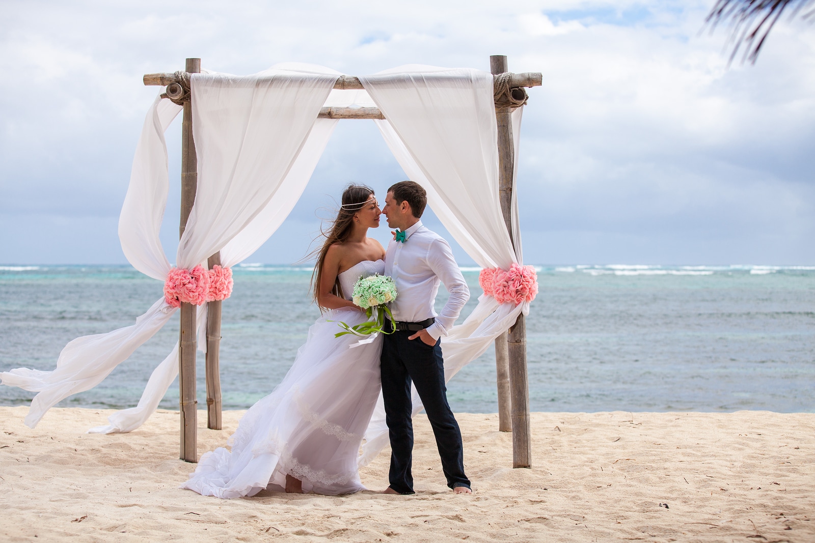 Planea una romántica boda en la playa con Hacienda Encantada