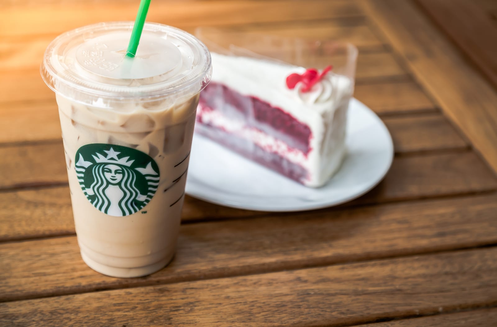 Clienta demanda a Starbucks por poner demasiado hielo en sus bebidas