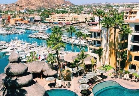 ¿Cuál es el hotel con la mejor ubicación en Cabo San Lucas?