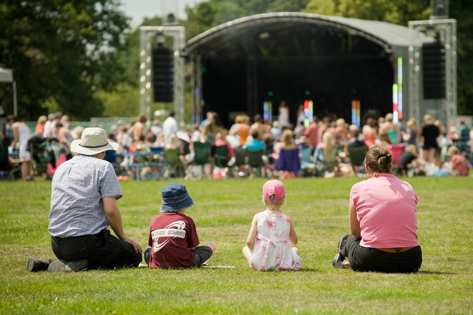 Disfrute de los Festivales Musicales más destacados del verano con Holidays Lounge