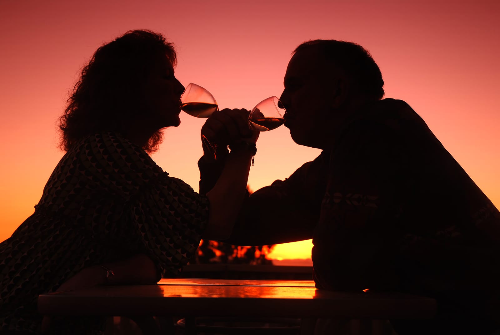 las parejas que se emborrachan juntas son más felices