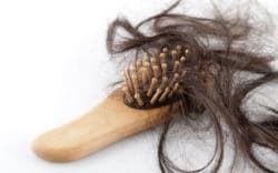 ¿Sufres de caída excesiva de cabello o uñas frágiles? Necesitas Biotina