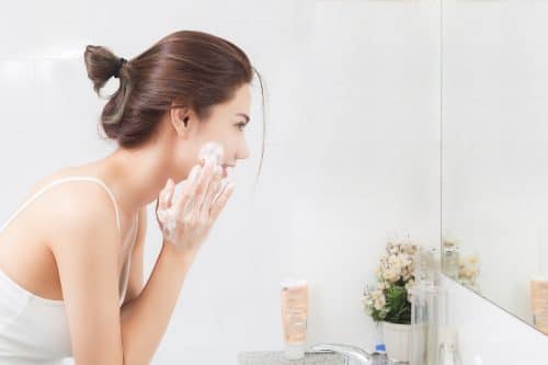 Los Mejores Exfoliantes Faciales Para Cuidar la Piel y Prevenir el Acné