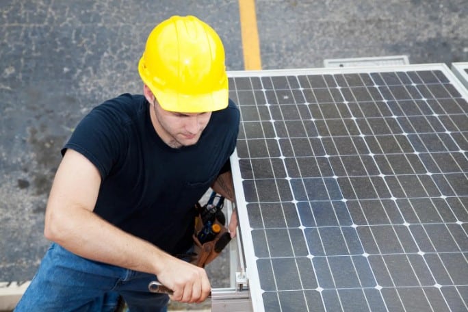 beneficios de paneles solares, beneficios de paneles solares en casa, ventajas y desventajas de los paneles solares, uso de paneles solares