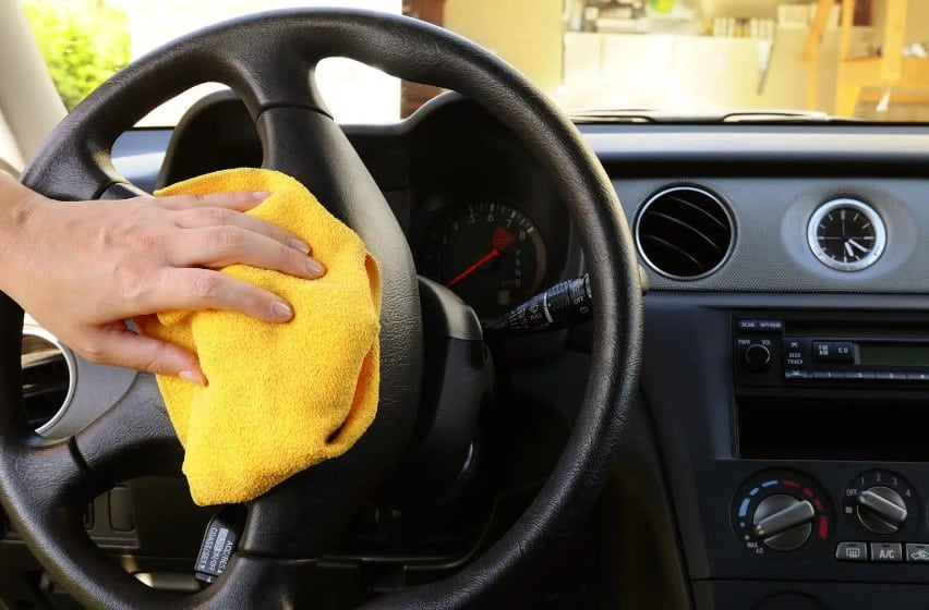 cómo mantener un auto limpio, consejos para mantener un coche limpio, guía para mantener limpio el interior de un auto